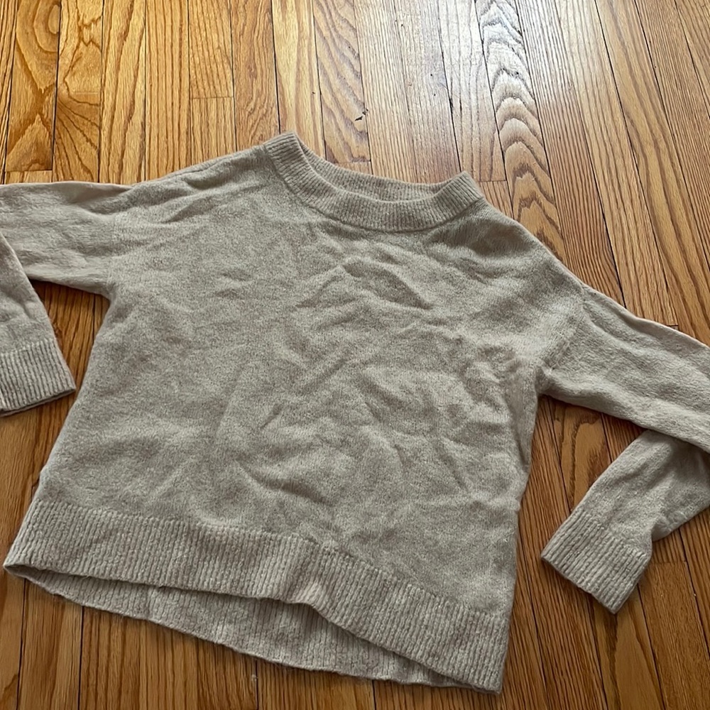 Beige H&M sweater